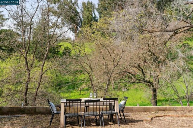 1315 1315 El Curtola, Lafayette, CA 94549