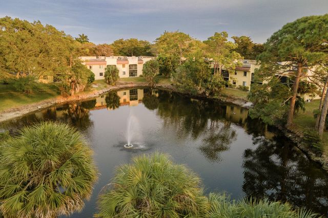 930 SW 9th Street Circle 205, Boca Raton, FL 33486