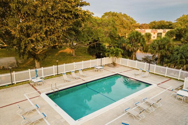 930 SW 9th Street Circle 205, Boca Raton, FL 33486