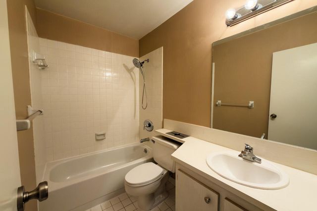 930 SW 9th Street Circle 205, Boca Raton, FL 33486