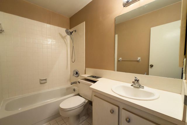 930 SW 9th Street Circle 205, Boca Raton, FL 33486