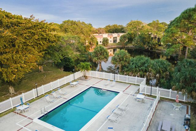 930 SW 9th Street Circle 205, Boca Raton, FL 33486