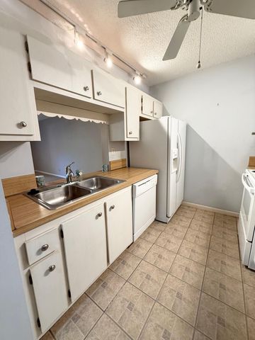 930 SW 9th Street Circle 205, Boca Raton, FL 33486