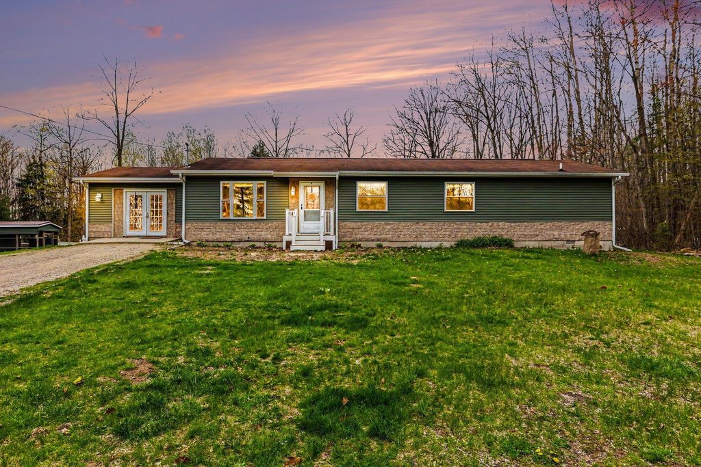 1015 Shaw Road, Gladwin, MI 48624