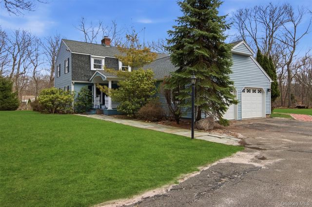 7 E Gate Lane, Setauket, NY 11733