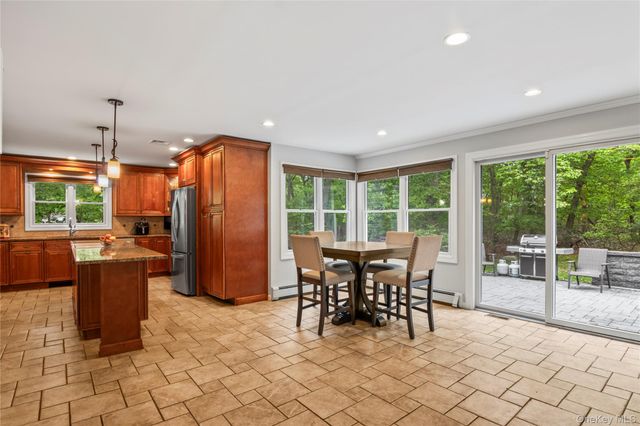 7 E Gate Lane, Setauket, NY 11733