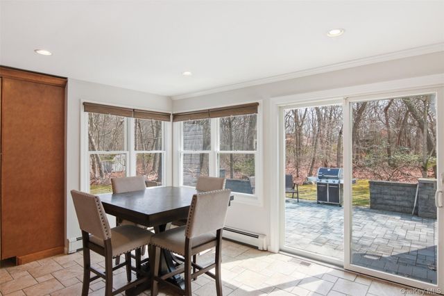 7 E Gate Lane, Setauket, NY 11733