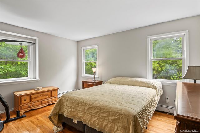 7 E Gate Lane, Setauket, NY 11733
