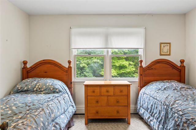 7 E Gate Lane, Setauket, NY 11733
