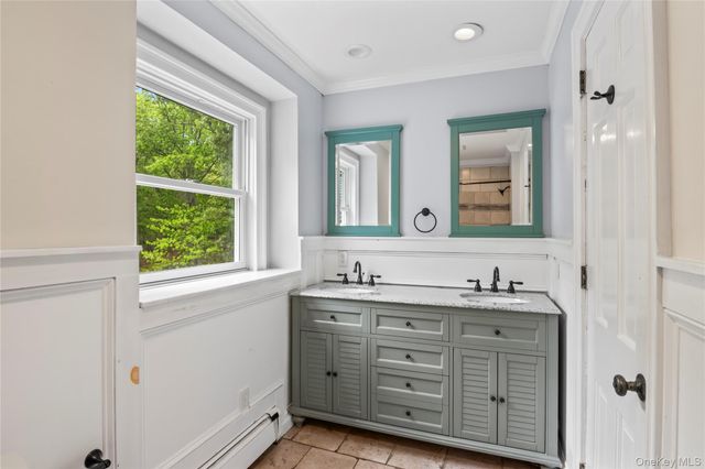 7 E Gate Lane, Setauket, NY 11733