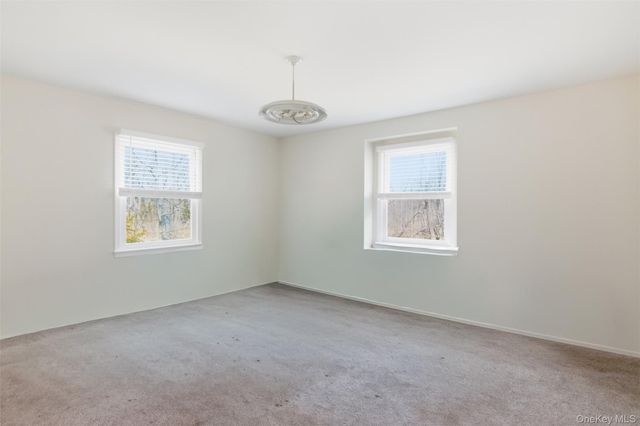 7 E Gate Lane, Setauket, NY 11733