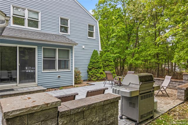 7 E Gate Lane, Setauket, NY 11733