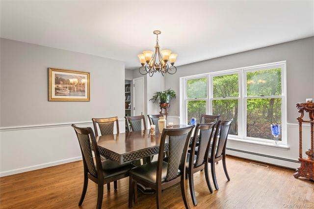 7 E Gate Lane, Setauket, NY 11733