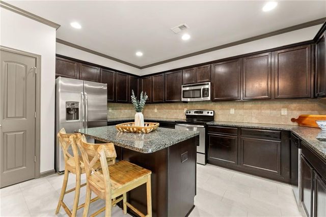 872 Whitfield Oak Road, Auburn, GA 30011