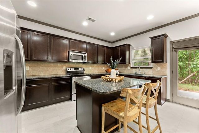 872 Whitfield Oak Road, Auburn, GA 30011