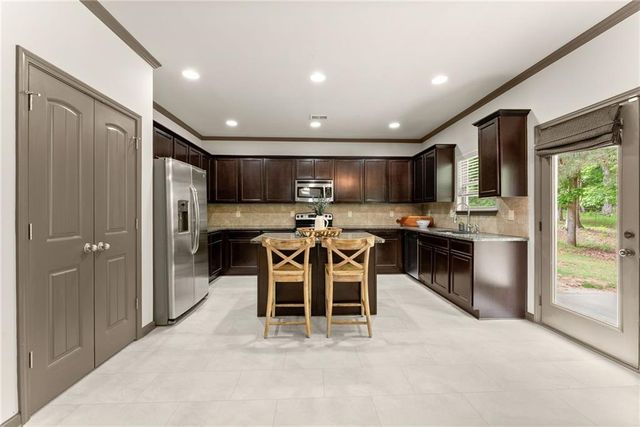 872 Whitfield Oak Road, Auburn, GA 30011