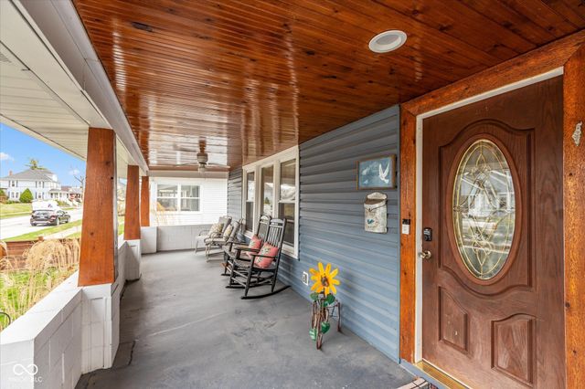 70 S 9th Avenue, Beech Grove, IN 46107