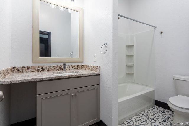 128 HIDDEN RANCH CT, Floresville, TX 78114