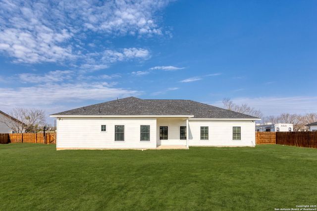 128 HIDDEN RANCH CT, Floresville, TX 78114