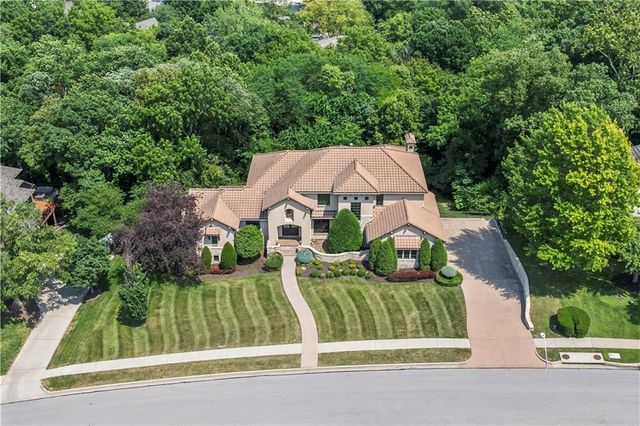 4501 N Hickory Lane, Kansas City, MO 64116