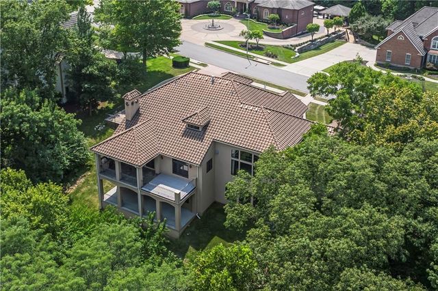 4501 N Hickory Lane, Kansas City, MO 64116