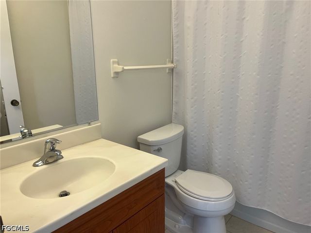 7402 Lake Breeze DR 202, Fort Myers, FL 33907