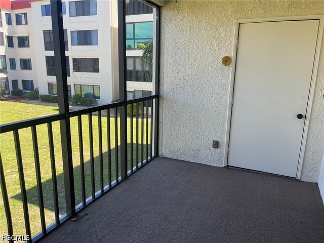 7402 Lake Breeze DR 202, Fort Myers, FL 33907