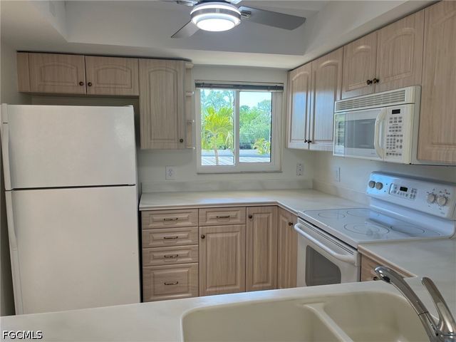 7402 Lake Breeze DR 202, Fort Myers, FL 33907