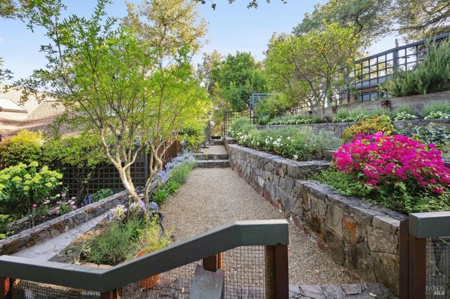 1090 Bart Rd, Sonoma, CA 95476