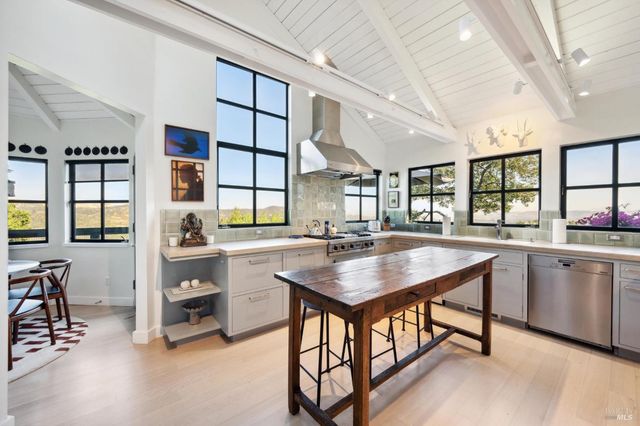 1090 Bart Rd, Sonoma, CA 95476