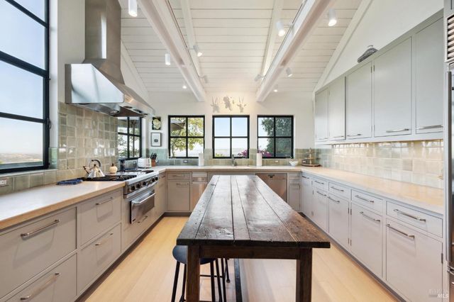 1090 Bart Rd, Sonoma, CA 95476