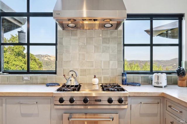 1090 Bart Rd, Sonoma, CA 95476