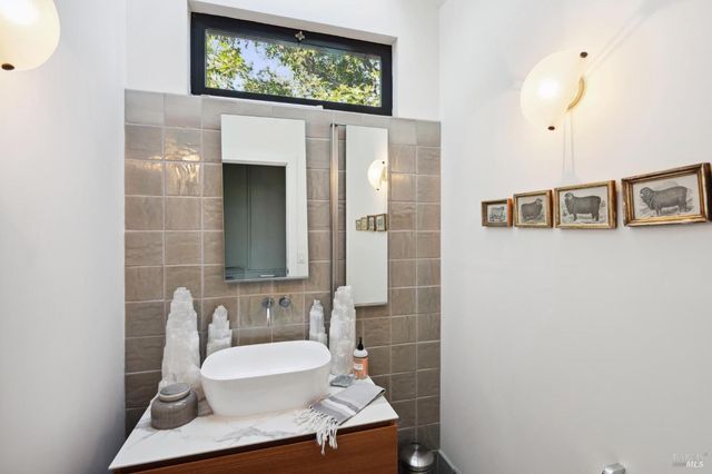 1090 Bart Rd, Sonoma, CA 95476