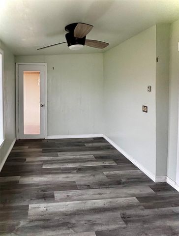 401 N 11th Street, West Columbia, TX 77486