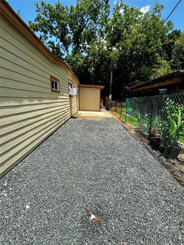 401 N 11th Street, West Columbia, TX 77486