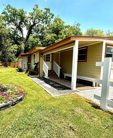 401 N 11th Street, West Columbia, TX 77486