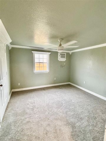 401 N 11th Street, West Columbia, TX 77486