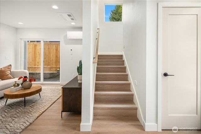 106 29th Avenue E, Seattle, WA 98112