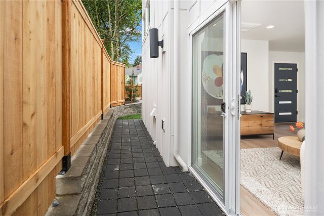 106 29th Avenue E, Seattle, WA 98112