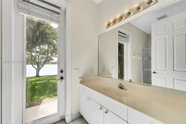 512 NW 120th Drive 512, Coral Springs, FL 33071