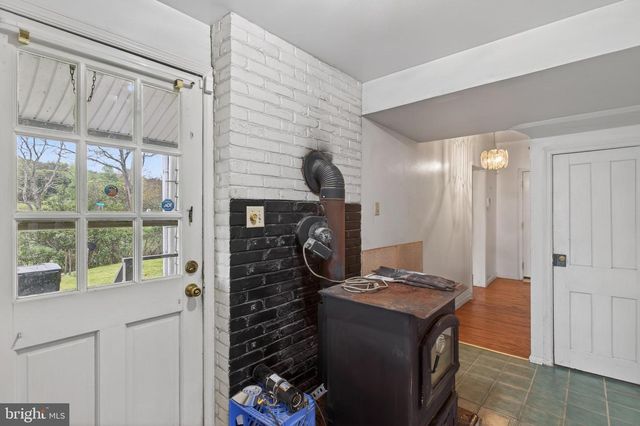 7051 WINCHESTER GRADE RD, Berkeley Springs, WV 25411