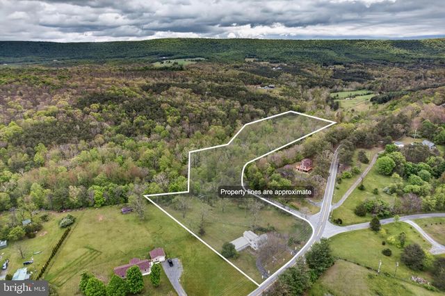 7051 WINCHESTER GRADE RD, Berkeley Springs, WV 25411