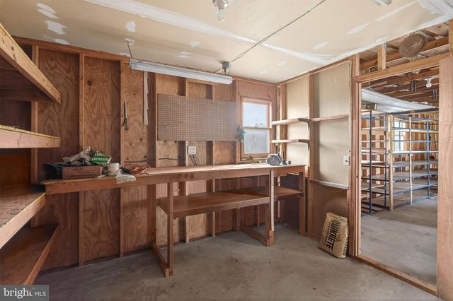 7051 WINCHESTER GRADE RD, Berkeley Springs, WV 25411