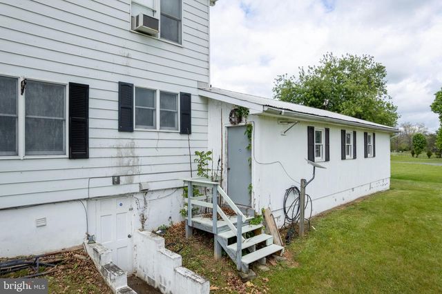 7051 WINCHESTER GRADE RD, Berkeley Springs, WV 25411