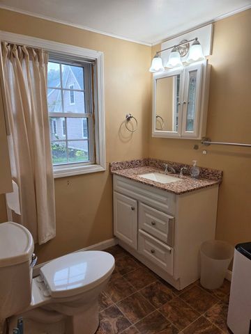 5 Whittier Street, Newton, NH 03858