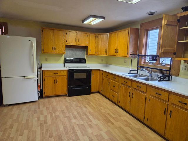 5 Whittier Street, Newton, NH 03858