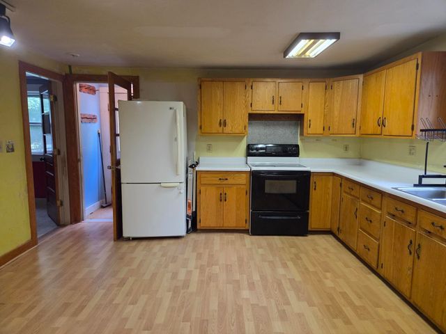 5 Whittier Street, Newton, NH 03858