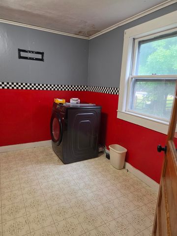 5 Whittier Street, Newton, NH 03858