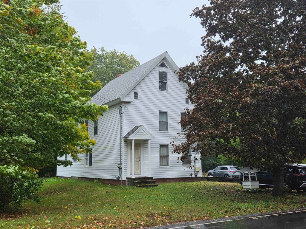 5 Whittier Street, Newton, NH 03858