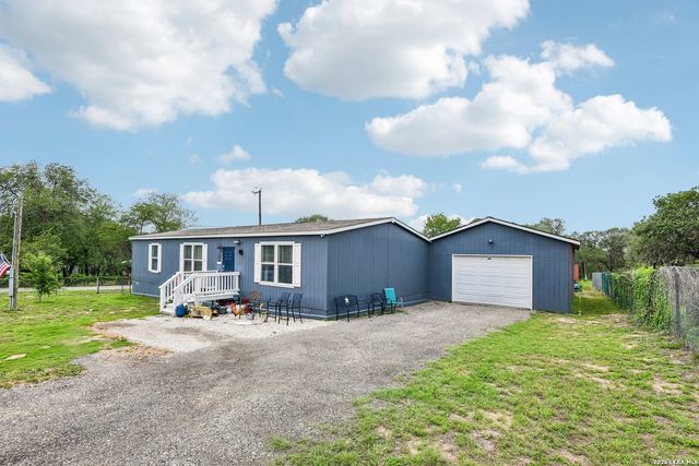 4103 WATERWOOD PASS DR, Elmendorf, TX 78112